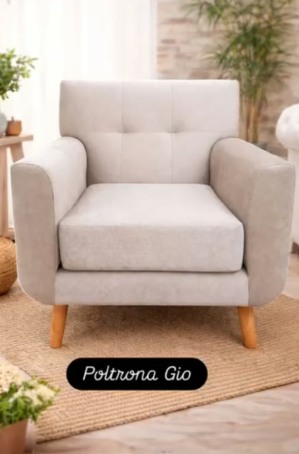 Poltrona Gio gris con patas de madera